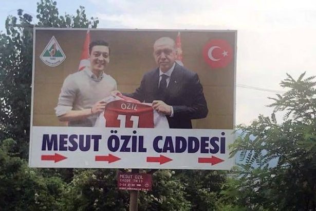 oficial mesut ozil in conducerea partidului lui recep tayyip erdogan cariera la nationala incheiata dupa afisarea cu controversatul politician 67bc3d5221b06