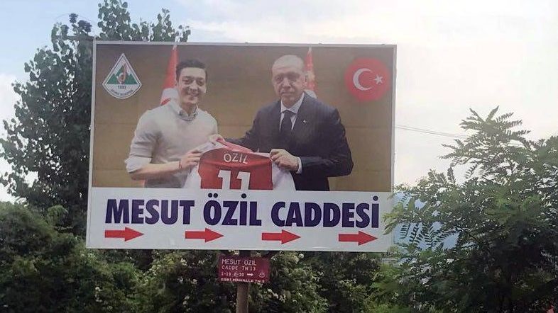 oficial mesut ozil in conducerea partidului lui recep tayyip erdogan cariera la nationala incheiata dupa afisarea cu controversatul politician 67bc3d5221b06