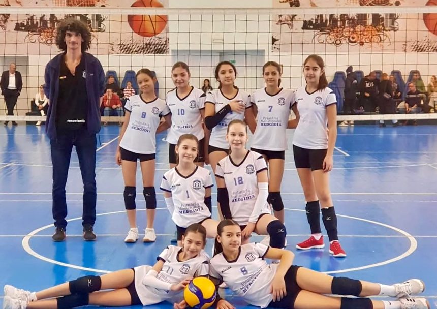 parcurs perfect pentru micile voleibaliste de la cs medgidia 67a994496dd9b