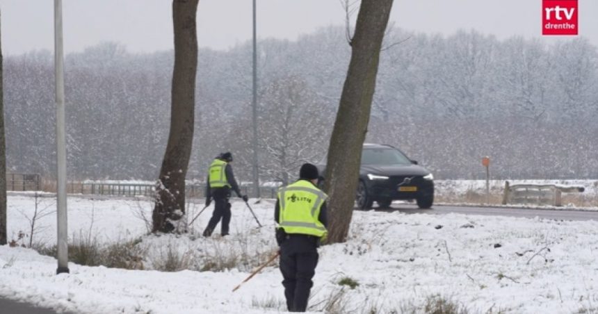 Poliția olandeză caută cu detectoare de metale obiecte legate de furtul pieselor de tezaur românești 1 politia olandeza cauta cu detectoare de metale obiecte care ar putea avea legatura cu furtul pieselor de tezaur romanesti 67acce1f40812
