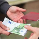 Polonia a destructurat o rețea uriașă de falsificare a documentelor, cu peste 40 de persoane arestate. 3 polonia a destructurat o retea uriasa care falsifica documente peste 40 de persoane au fost arestate 67b86fb723829