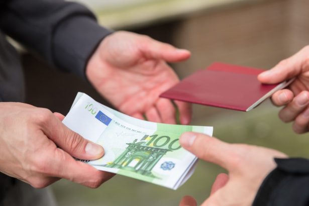polonia a destructurat o retea uriasa care falsifica documente peste 40 de persoane au fost arestate 67b86fb723829
