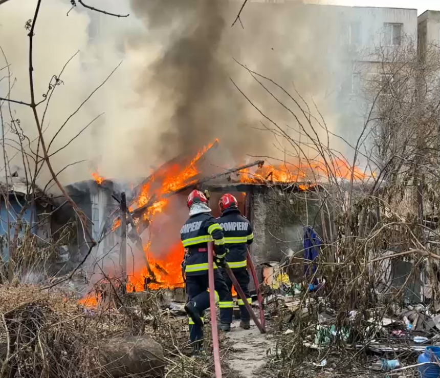 pompierii sunt in alerta un incendiu a izbucnit intr un grajd din sibioara 67ae04c349540