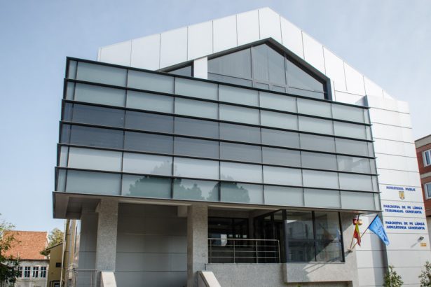 procurorii au retinut un politist din navodari pentru ca l ar fi ascuns informatii despre un accident rutier produse de barbatul care a ucis doua femei anul trecut 67ade34814e4b