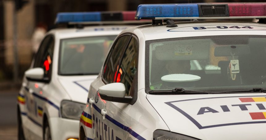 Profesor din Hunedoara, pus sub control judiciar pentru mesaje indecente trimise unei eleve de 13 ani 1 profesor din hunedoara plasat sub control judiciar dupa ce i a trimis mesaje indecente unei eleve de 13 ani 679d505285c69