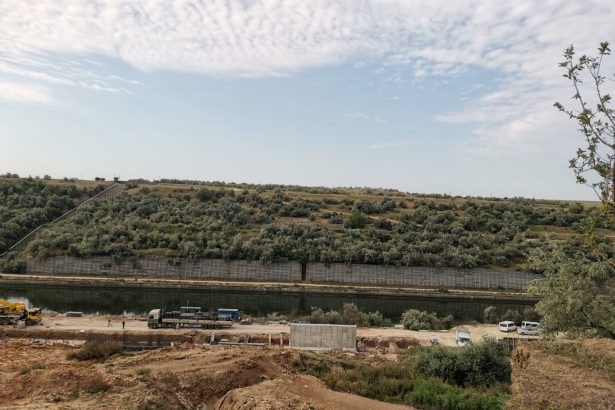 reabilitarea malului stang al canalului din cumpana finalizata in procent de 90 restul de lucrari vor fi scoase la licitatie 67a5524973d8c
