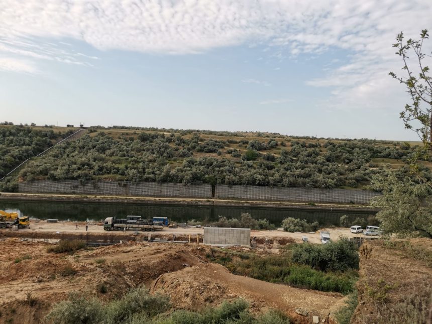 reabilitarea malului stang al canalului din cumpana finalizata in procent de 90 restul de lucrari vor fi scoase la licitatie 67a5524973d8c