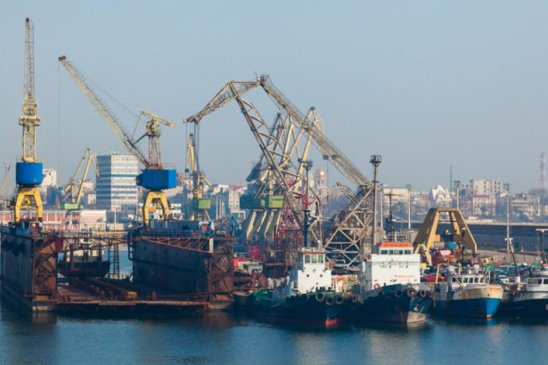 reteaua de coruptie din portul constanta spagi de mii de euro si implicarea sefului psd constanta in gruparea vamesilor 67bccc82d9f3c