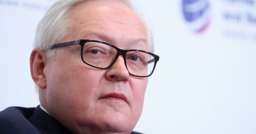 Rusia afirmă că dorește o pace pe termen lung cu Ucraina, nu doar o încetare temporară a focului susținută de SUA. Care sunt condițiile? 1 rusia spune ca vrea o pace pe termen lung cu ucraina nu doar o incetare temporara a focului sprijinita de sua care sunt conditiile 67bc2bc451f47
