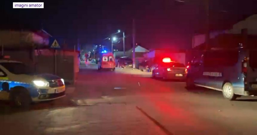 Scandal sângeros pe o stradă din Medgidia: Trei persoane înjunghiate, transportate la spital. 1 scandal sangeros pe o strada din medgidia trei persoane au fost injunghiate si au ajuns la spital 67a5b1154b4eb