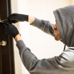 scenariu demn de filmele americane la vama veche o cunoscuta cantareata a aflat in arest ca i a fost sparta casa vezi aici povestea nestiuta din dosar 67a832239a393