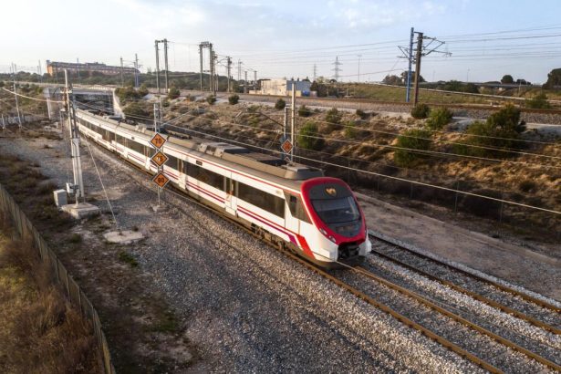 se scumpesc calatoriile cu trenul rezervare obligatorie si abonamente restrictionate in noul proiect al ministerului transporturilor 67b72a2ac1ca1