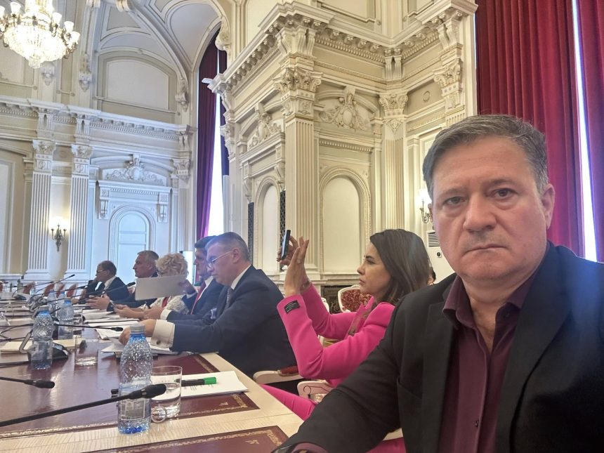 simion a infiintat directia de contrainformatii a aur andrusceac spune ca fidelitatea fata de partid este asigurata cu forta microfoane instalate in masini si birouri 67a32f66a137e