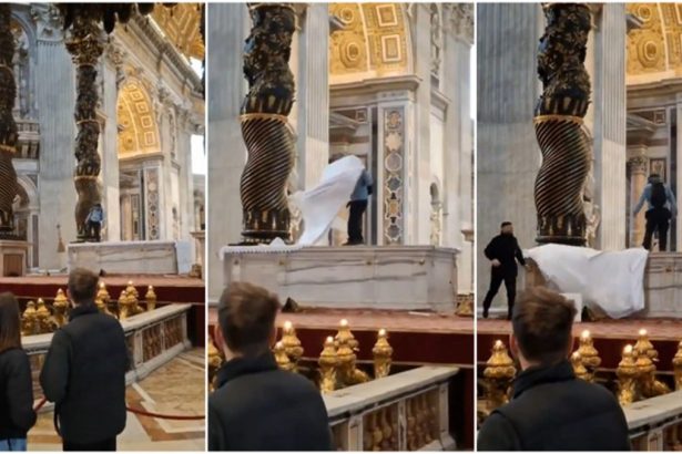 socant un roman a distrus un altar si mai multe candelabre din bazilica sfantul petru de la vatican 67a711c2956df
