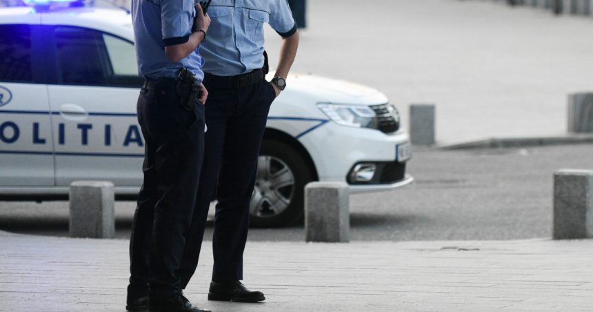 Șofer fără asigurare în Capitală, trimis de polițiști la bancomat pentru a scoate mită 1 sofer prins fara asigurare in capitala trimis de politisti la bancomat pentru a scoate bani de mita 67a222a63cac0