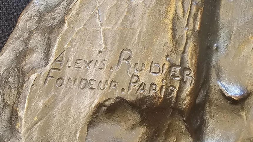 Statuetă din bronz, furată din Franța, recuperată de poliție 1 statueta din bronz furata de pe teritoriul frantei recuperata de politisti 67c1869ea12de