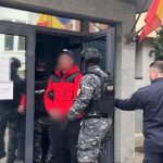 surse politist de la transporturi din navodari retinut in dosarul sacalului azi va fi dus la arestare 67add6f72cc98