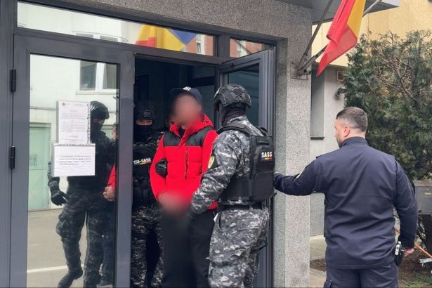surse politist de la transporturi din navodari retinut in dosarul sacalului azi va fi dus la arestare 67add6f72cc98