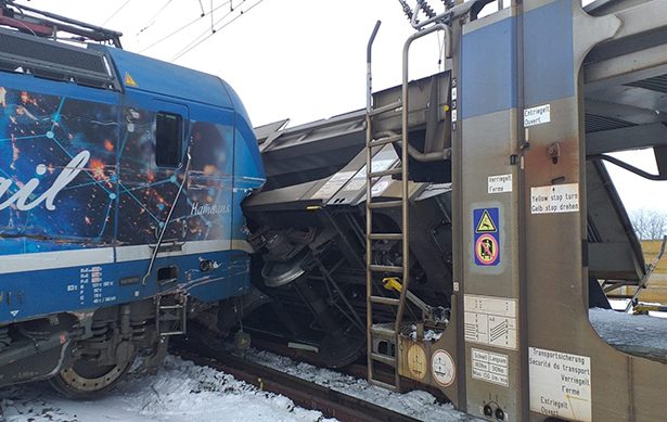 tragedie pe calea ferata un barbat a murit dupa ciocnirea a doua trenuri 67b5b1e4a188e
