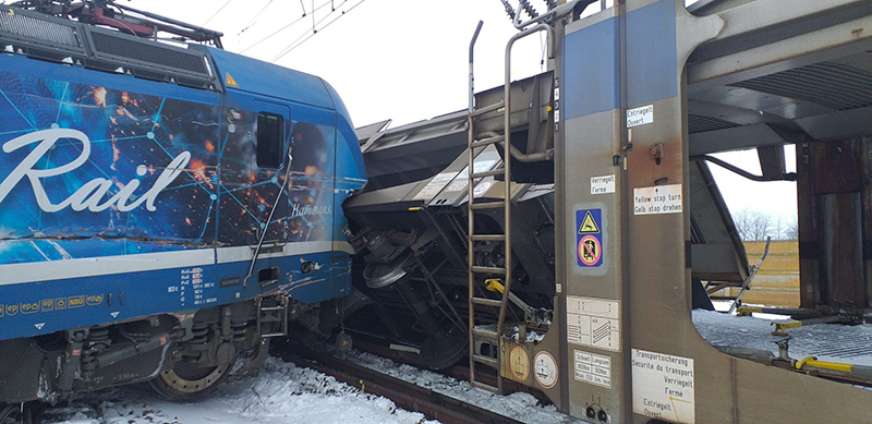 tragedie pe calea ferata un barbat a murit dupa ciocnirea a doua trenuri 67b5b1e4a188e