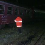 Tren de călători deraiat în județul Covasna, între Malnaş Băi și Bicsadu Oltului; trafic feroviar oprit în zonă. 2 tren de calatori deraiat in judetul covasna intre malnas bai si bicsadu oltului traficul feroviar in zona este oprit 67b362f1825cf