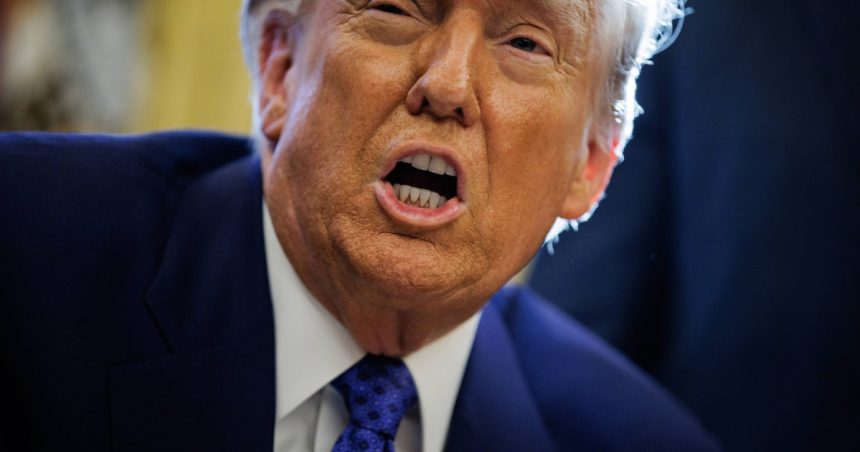 Trump citează din Napoleon: „Cel care îşi salvează ţara nu încalcă nicio lege.” Democrații: „Vorbeşti ca un dictator!” 1 trump citeaza din napoleon cel care isi salveaza tara nu incalca nicio lege democratii vorbesti ca un adevarat dictator 67b18e32bd5ed