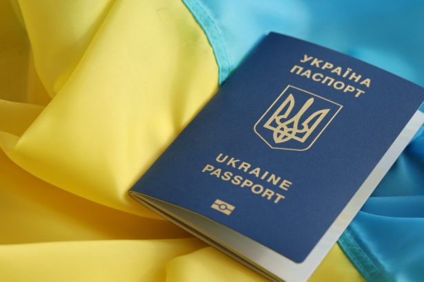 ucraina a inasprit conditiile de iesire din tara pentru barbatii intre 18 si 60 de ani 67c1e292076e5