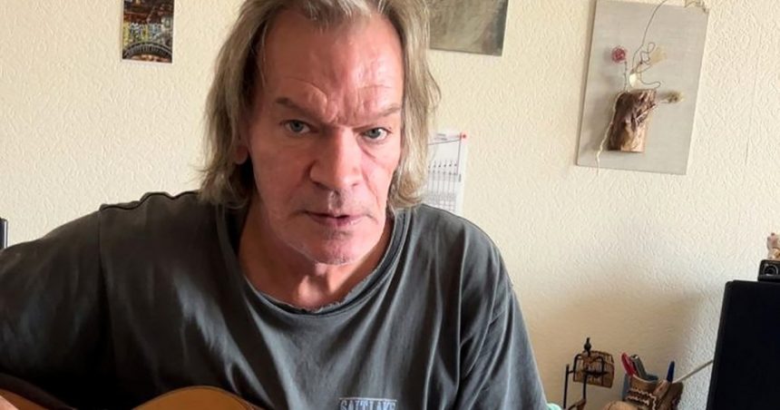 Un artist rus critic la adresa războiului din Ucraina a murit după ce a căzut de la geam în timpul unei acțiuni a poliției. 1 un artist rus care era critic la adresa razboiului din ucraina a murit dupa ce a cazut de la geam in timpul unui raid al politiei 67a5bb3929598