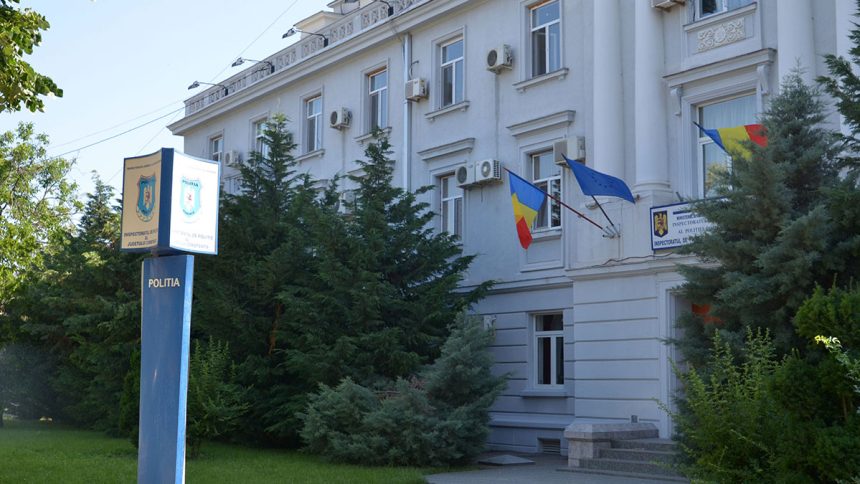 Un bărbat a fost adus la sediul Poliției Negru Vodă după ce a refuzat să se legitimeze, iar IPJ Constanța investighează intervenția polițiștilor. 1 un barbat a fost dus la sediul politiei negru voda dupa ce a refuzat sa se legitimeze ipj constanta ancheteaza modul de interventie al politistilor 67acdb9aa21c3