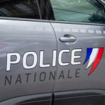 un barbat inarmat cu mai multe cutite a fost ucis dupa ce s a aruncat asupra unui echipaj de politie in regiunea pariziana 67beeae73b33b
