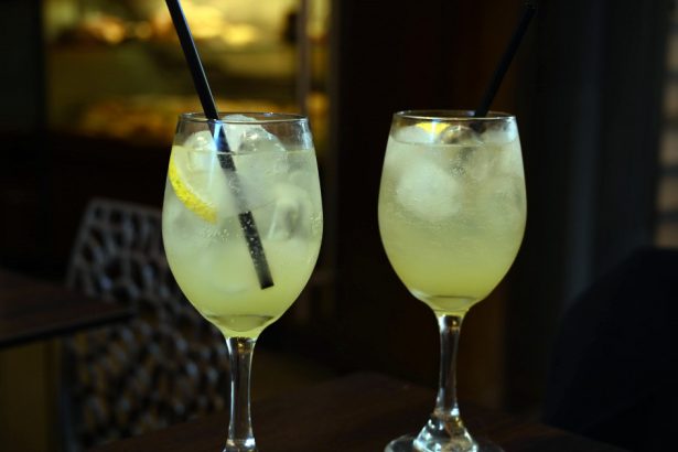 un barman a fost arestat dupa ce doi turisti pe care i a servit cu limoncello contrafacut au murit in vietnam 67a64ee122e99