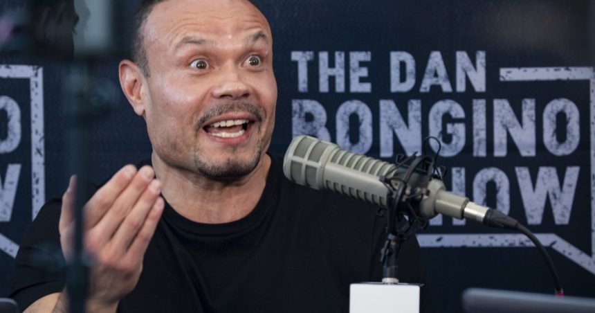 Un cunoscut realizator de talk-show și apropiat al lui Donald Trump a fost numit director adjunct la FBI. 1 un cunoscut realizator de talk show si apropiat al lui donald trump a fost numit director adjunct al fbi 67bc32cb932b0