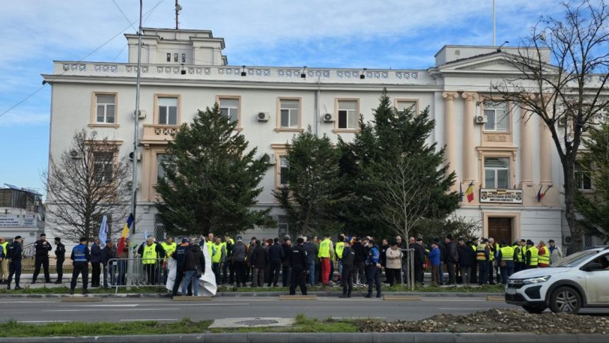 un nou protest in fata ipj constanta nu mai putem accepta bataia de joc la adresa angajatilor din sistem 67a8a9ab0ddf4