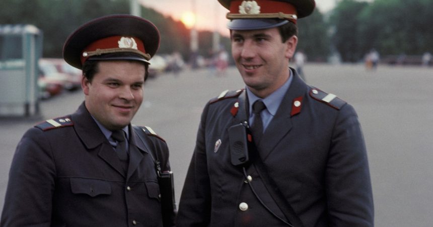 Un om de afaceri rus a fost condamnat la şase ani de închisoare pentru livrarea de cămăşi de proastă calitate către poliţie. 1 un om de afaceri rus a fost condamnat la sase ani de inchisoare pentru ca a livrat politiei camasi de proasta calitate 67aa391104cec