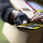 un sucevean care a comandat online o tableta a primit acasa un gratar 67ab640b35d3b