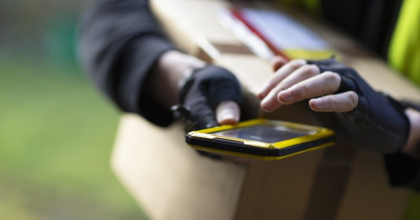 Un sucevean care a comandat online o tabletă a primit acasă un grătar în locul acesteia. 1 un sucevean care a comandat online o tableta a primit acasa un gratar 67ab640b35d3b