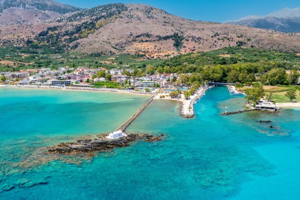un turist in varsta de 20 de ani a disparut in creta cum a fost surprins ultima data de o camera de supraveghere 67b61d7883ced