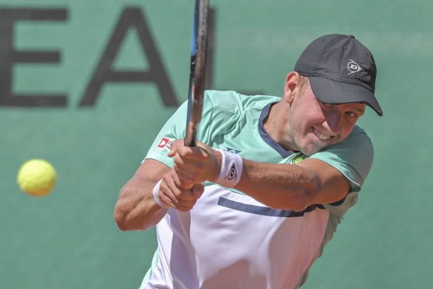 unde a ajuns sa joace filip jianu marea speranta a tenisului romanesc meci de 100 de minute ca sa bata locul 440 atp 67bf0a57c851f