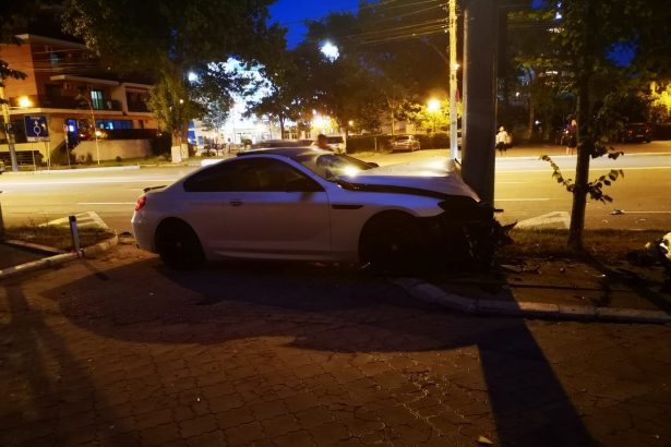 urmarire ca in filme pe bulevardul mamaia un sofer beat cu permisul suspendat a fugit de politie si a intrat cu masina intr un stalp 67c079aaae044