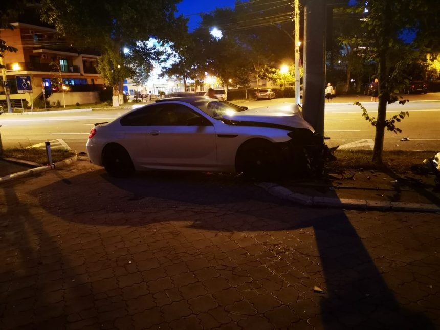 urmarire ca in filme pe bulevardul mamaia un sofer beat cu permisul suspendat a fugit de politie si a intrat cu masina intr un stalp 67c079aaae044