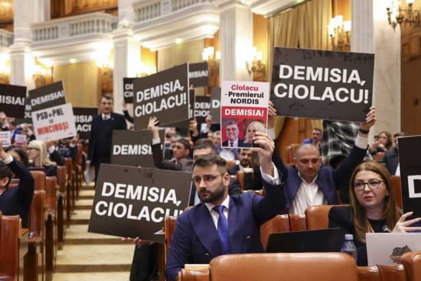 usr nu a votat bugetul pe 2025 psd si pnl taie de la pensionari si copii dar lasa privilegiile specialilor 67a4431bcd8d3