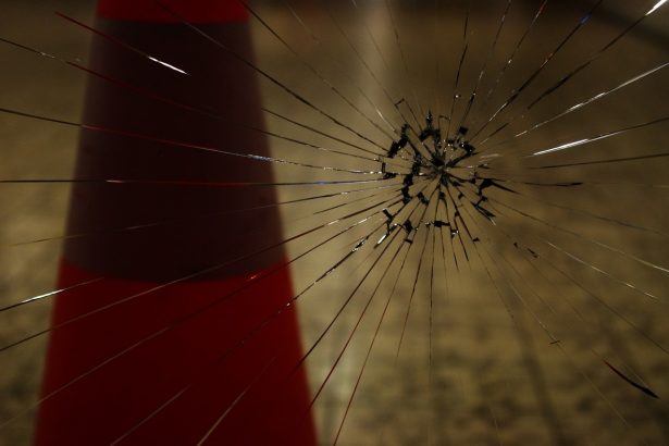 vandalism in inel ii constanta locuitorii din cartier se plang de bulgari si pumni in geamuri 67b9c6228a056