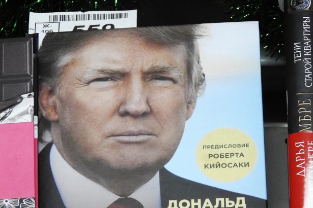 vanzarea cartilor lui trump in rusia a crescut considerabil de la inceputul anului donald trump arta negocierii printre preferate 67b5b77b0a15f