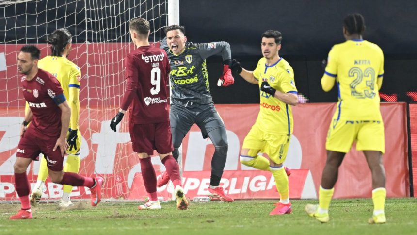 Verdict sever pentru Louis Munteanu! Golgheterul din Superligă a dezamăgit: ”Cel mai slab jucător!” 1 verdict dur pentru louis munteanu golgheterul din superliga a dezamagit cel mai slab jucator 67bacfb195fcb