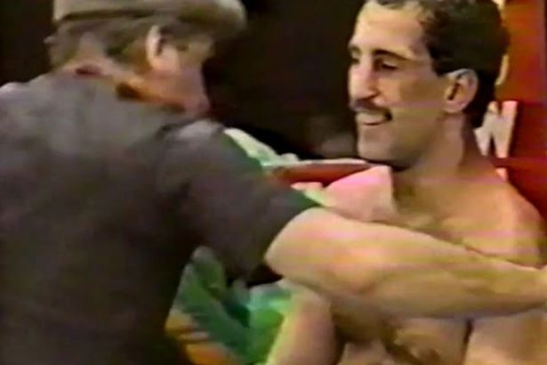 video a murit mark weinman the hammer boxerul campion revenit in ring cu victorie prin ko la 50 de ani 67ad9d067f17d