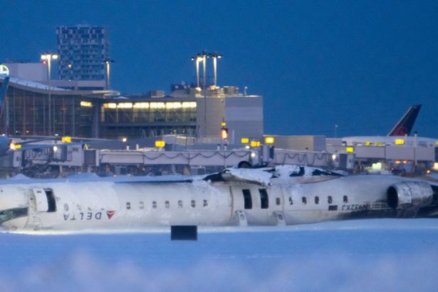 video accidentul aviatic de la toronto cum au fost salvati cei 80 de pasageri de designul inteligent al aeronavei bombardier crj900 67b59ba829634