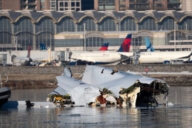 video accidentul aviatic din washington elicopterul militar a fost avertizat ca se apropie de avion cu 2 minute inainte de coliziunea fatala 679e65e6a9dbd