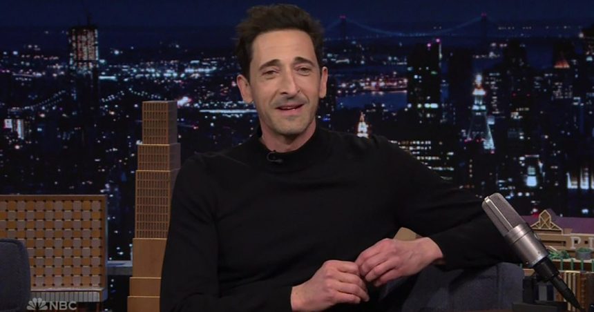 Adrien Brody, protagonistul unei întâmplări amuzante la filmările pentru The Brutalist: un make-up artist a dorit să-i îndepărteze nasul 1 video adrien brody protagonistul unei intamplari amuzante la filmarile pentru the brutalist un make up artist a vrut sa i indeparteze nasul 67a9dde4eb1d7