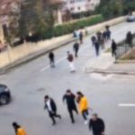 video bataie pe o strada din ialomita peste 25 de persoane au fost implicate doi oameni au murit iar trei au ajuns la spital 67a7c76ada7e9