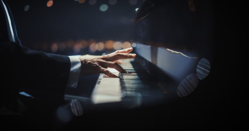 video de la chelner la pianist celebru romanul care ii impresioneaza pe belgieni cu muzica sa 67b1b1ebed1df